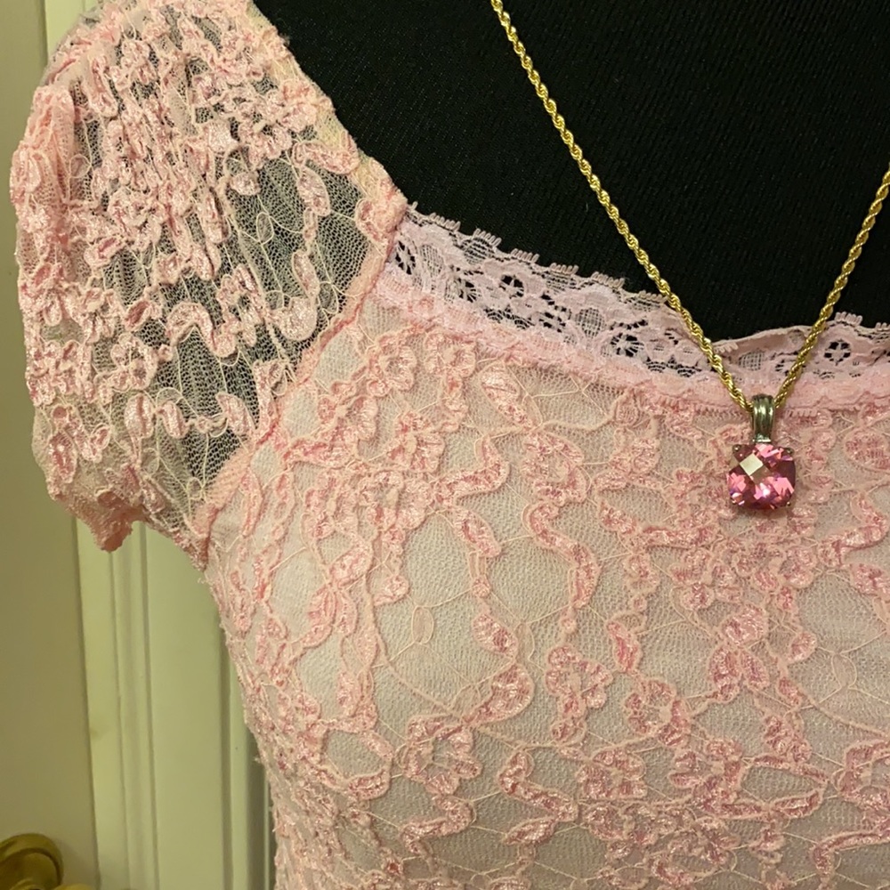Stretchy pink lace top 😊